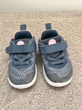 Nike Baby/Toddler (typically for ages 0–3 years) Athletic Sneaker